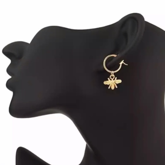 Cute Bee Studs Gold Earrings, NICE EARRINGS, CUTE EARRINGS - Picture 4 of 4